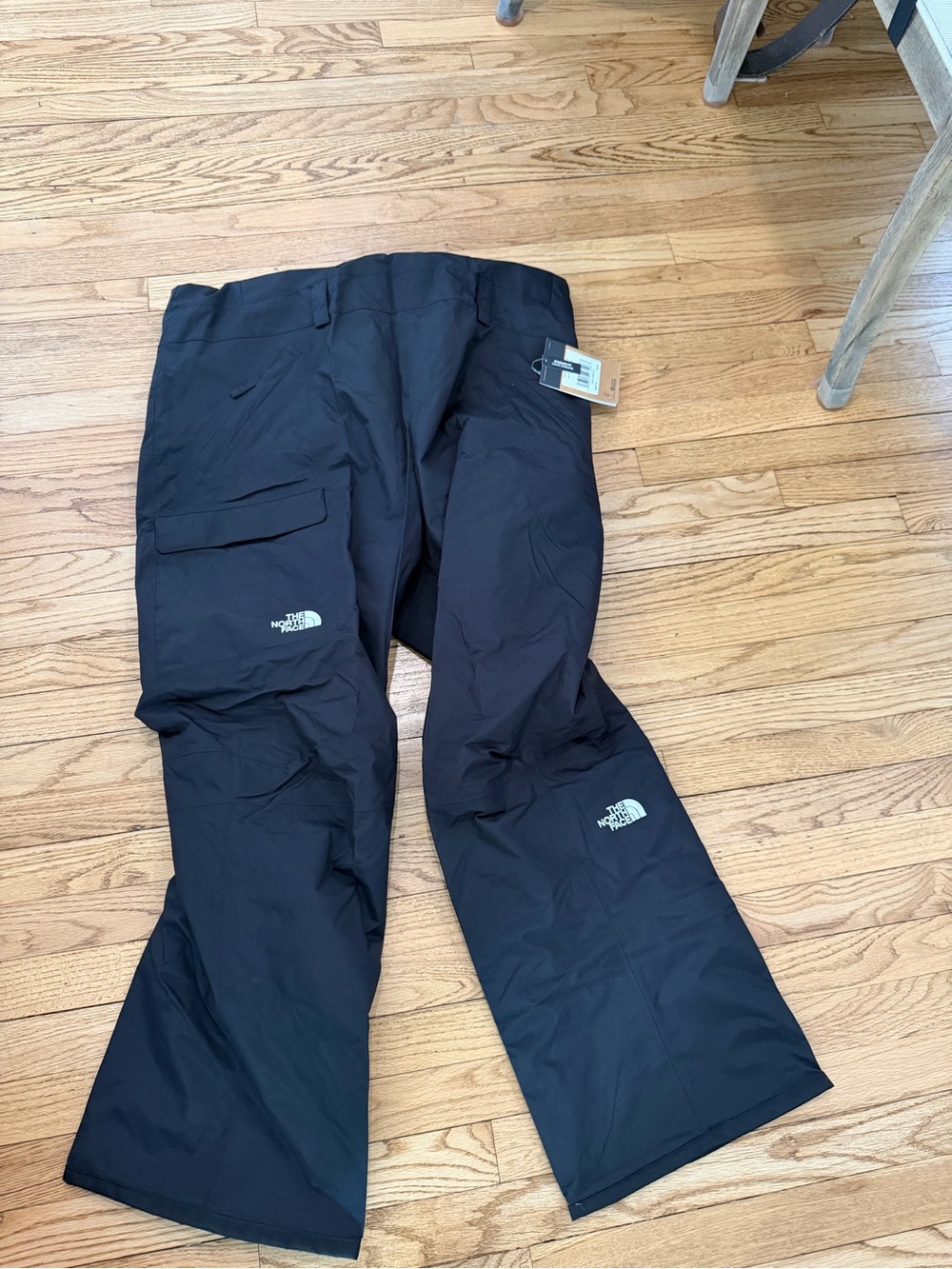 The North Face women’s Black Cargo Snow Pants